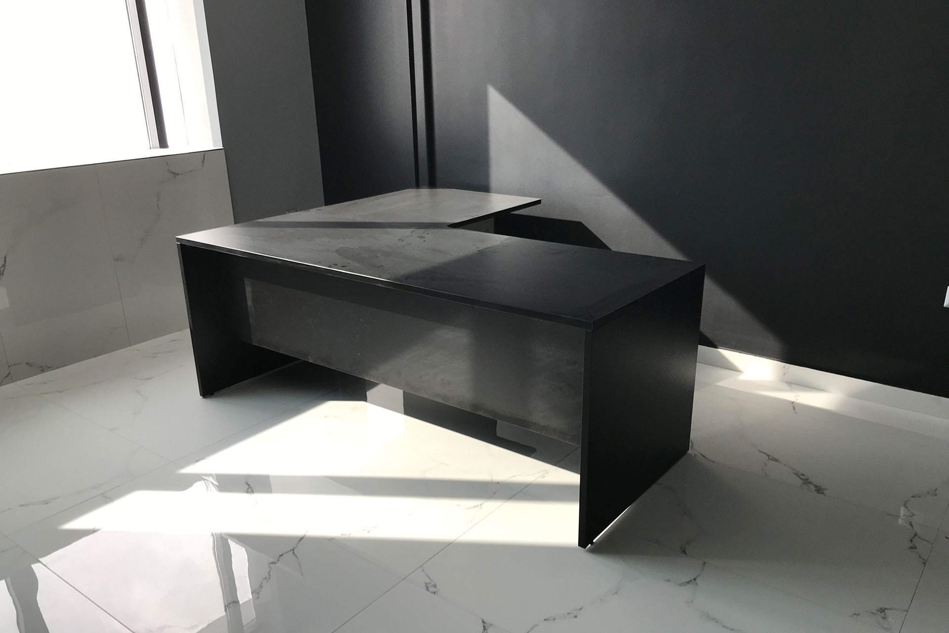 Custom Γραφεία & Ντουλάπια σε Επαγγελματικό Χώρο, Γαλάτσι