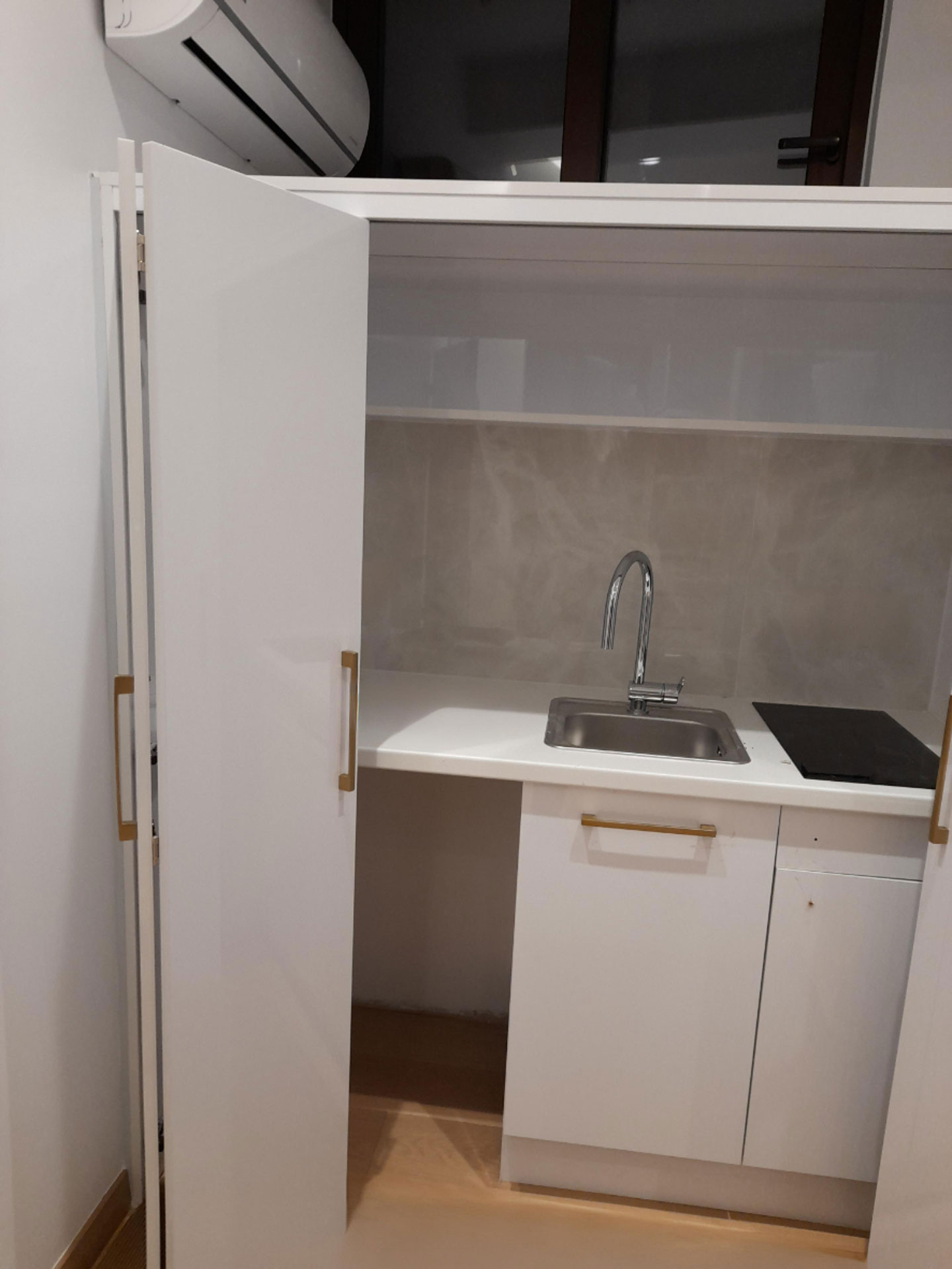 Ολοκληρωμένη Κατοικία με Custom Ξύλινες Κατασκευές — φωτογραφία 22