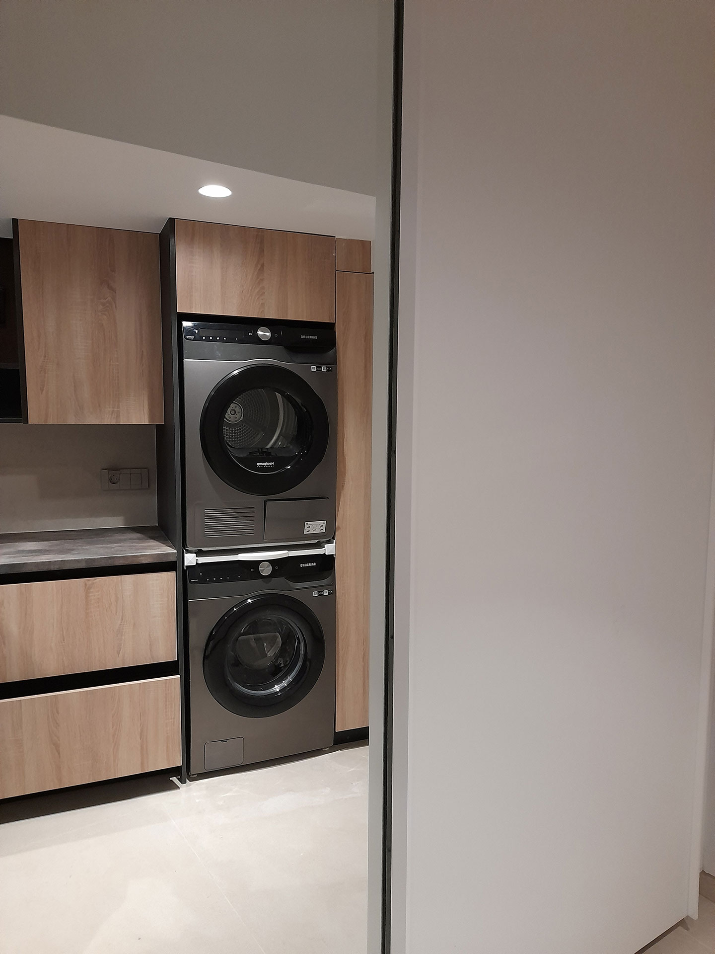 Ολοκληρωμένη Κατοικία με Custom Ξύλινες Κατασκευές — φωτογραφία 42