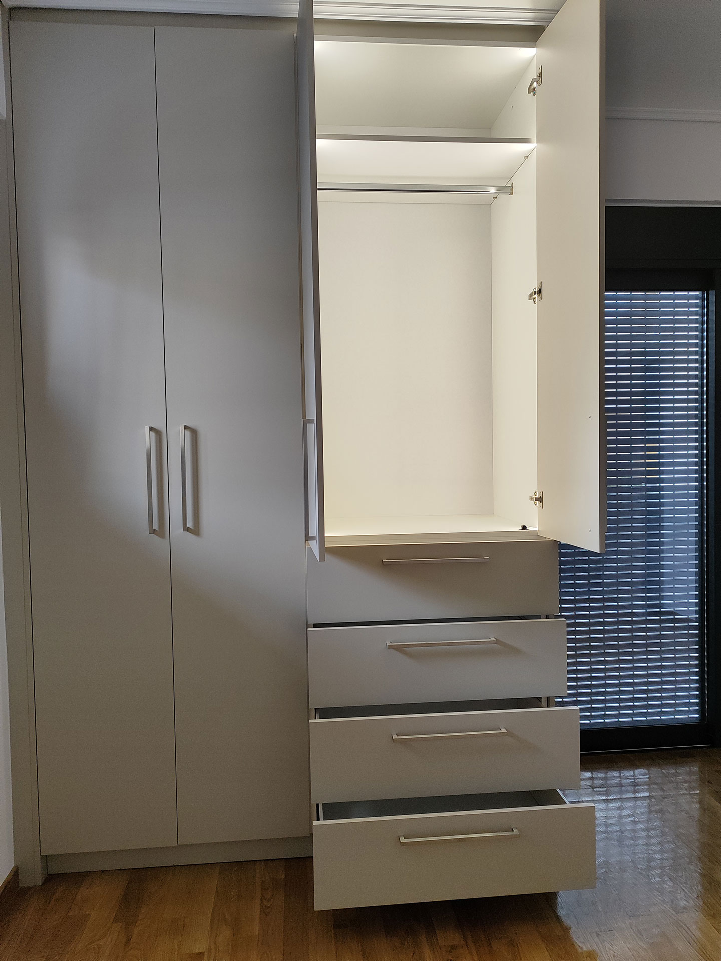 Ντουλάπα με Εσωτερικό Φωτισμό LED — φωτογραφία 7